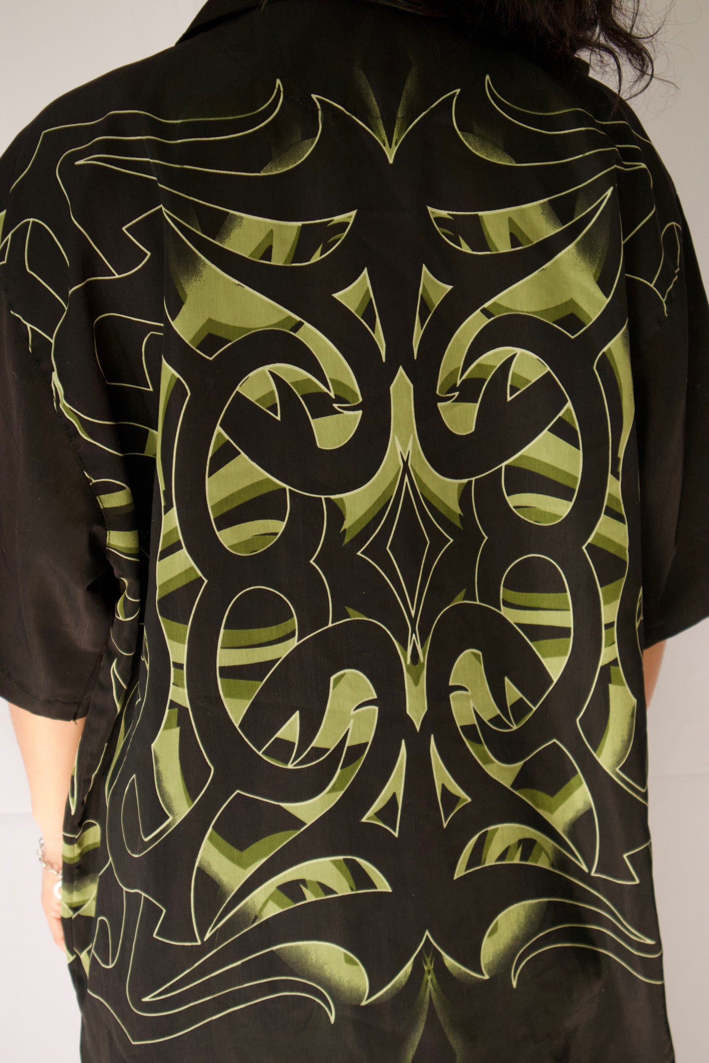 CHEMISE À MANCHES COURTES NOIR ET VERT