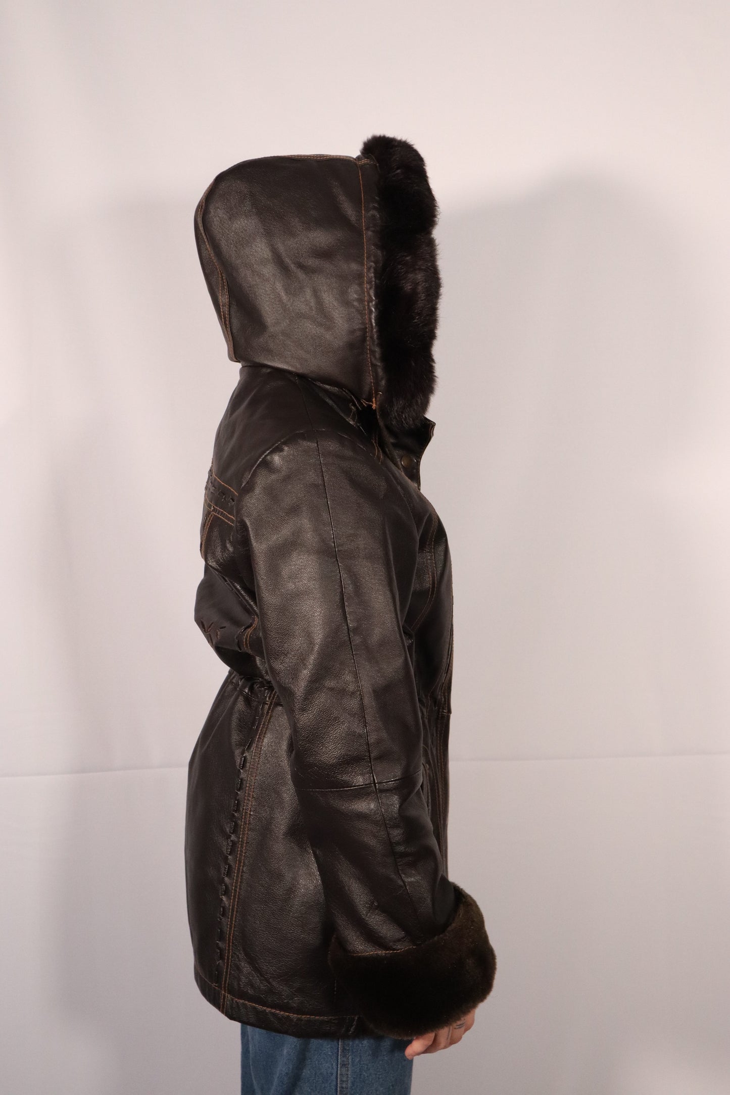 MANTEAU CUIR ET CAPUCHON