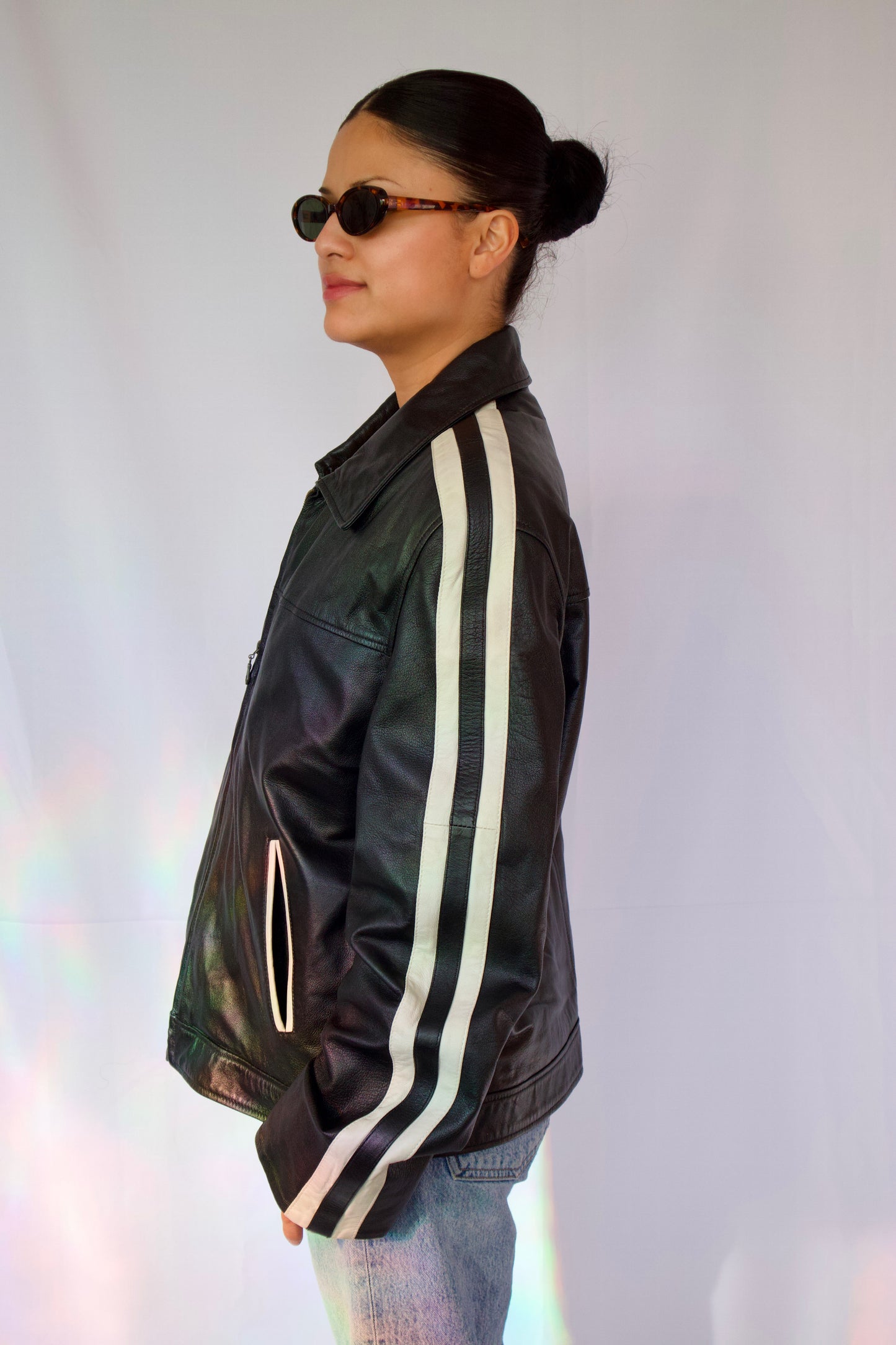 VESTE EN CUIR NOIR LIGNE BLANCHE