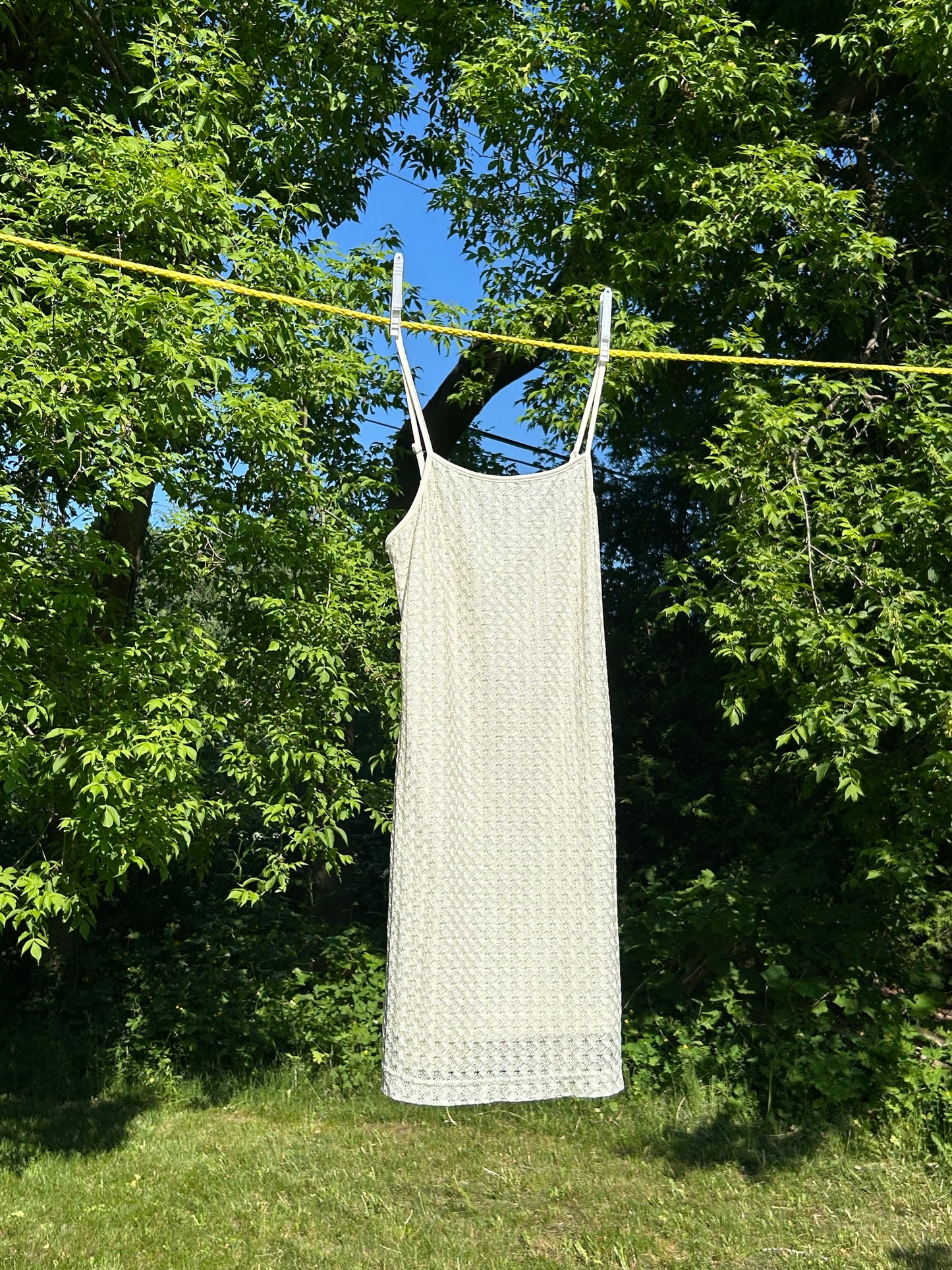 ROBE CRÈME ET DENTELLE