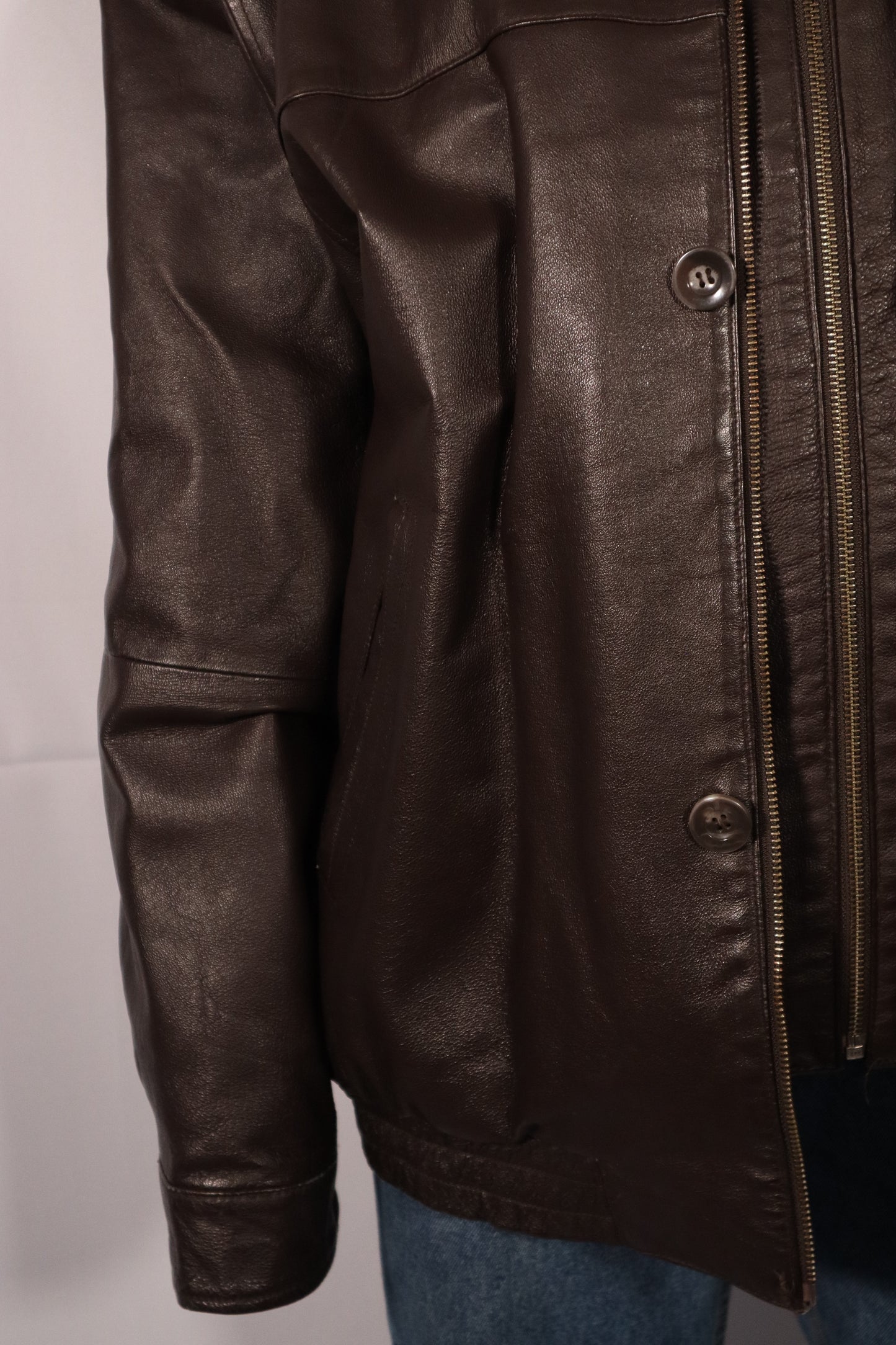 MANTEAU DE CUIR BRUN AVEC COLLET DE FOURRURE