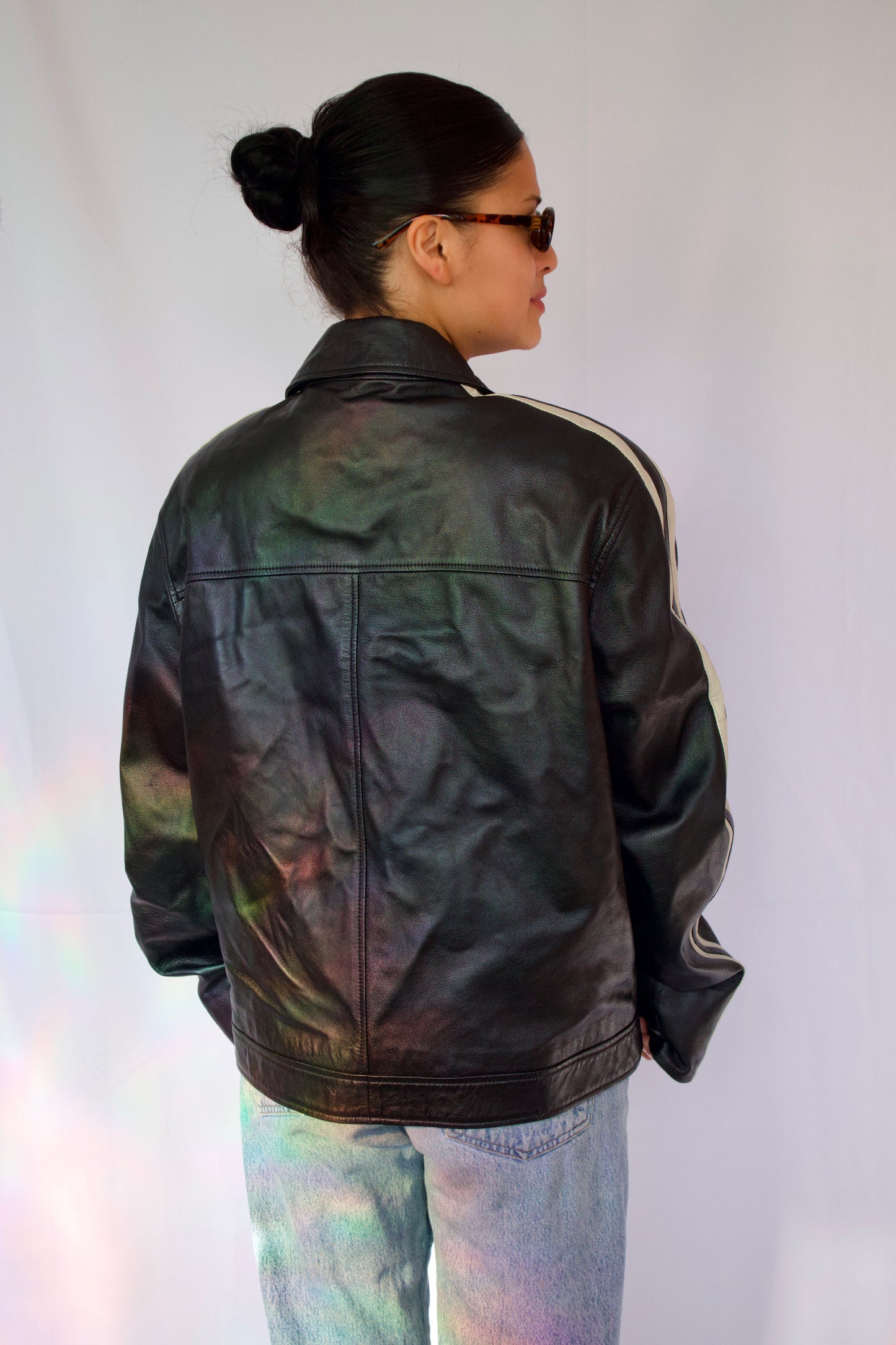VESTE EN CUIR NOIR LIGNE BLANCHE