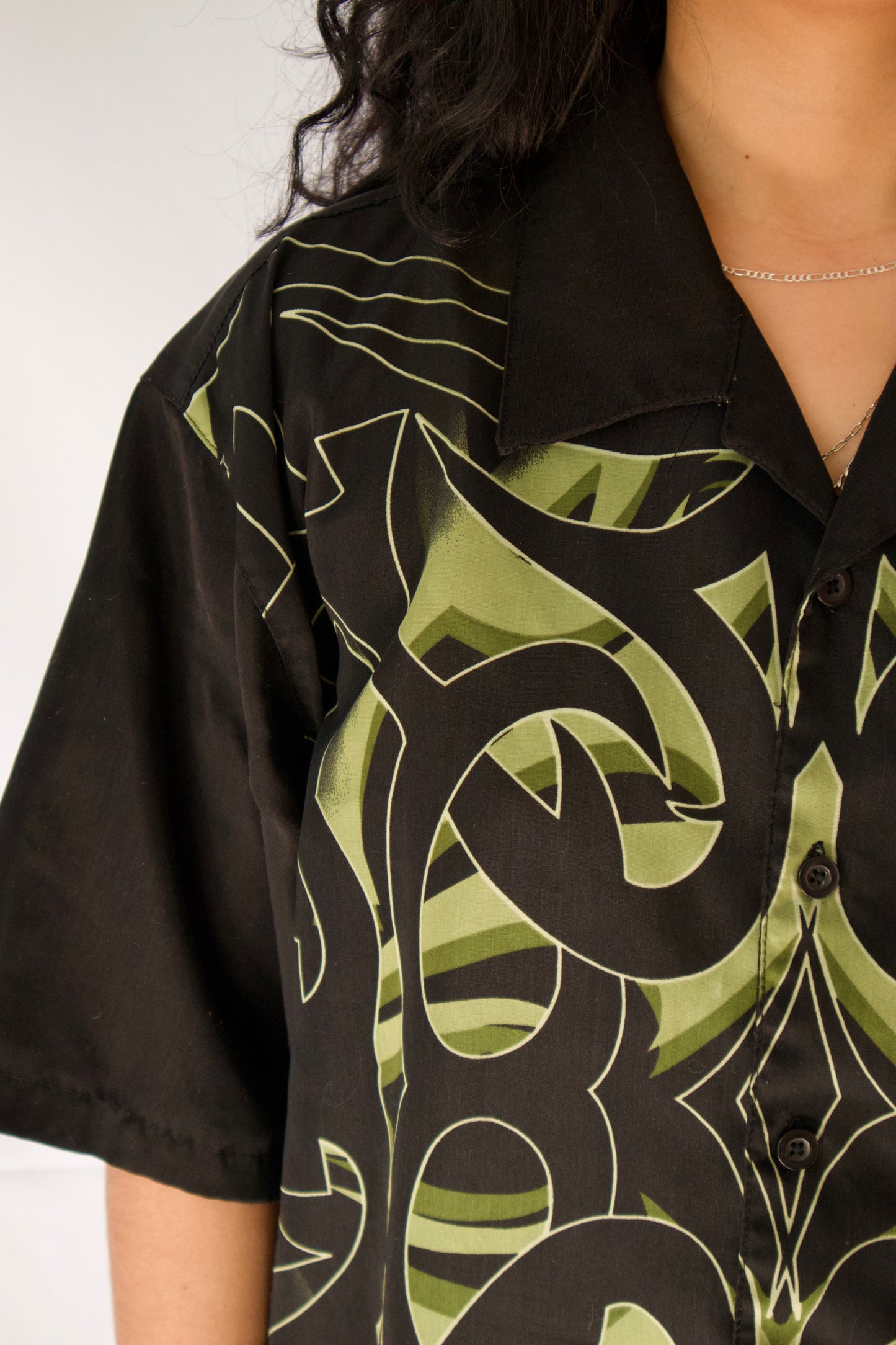CHEMISE À MANCHES COURTES NOIR ET VERT