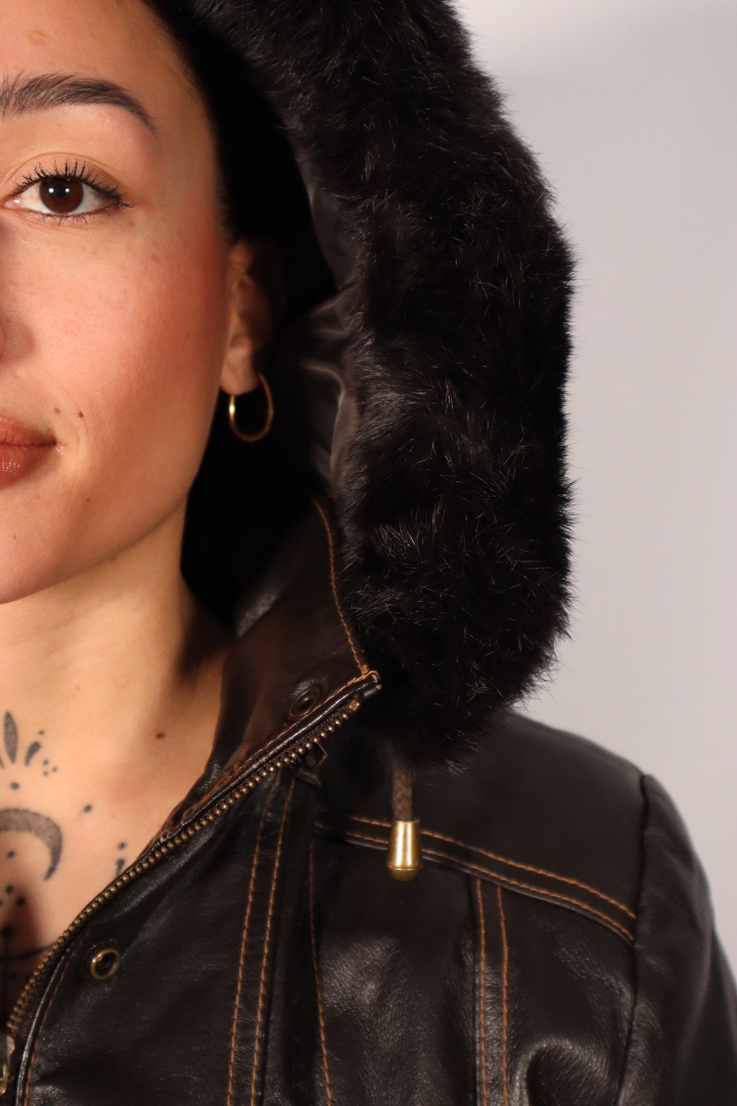MANTEAU CUIR ET CAPUCHON