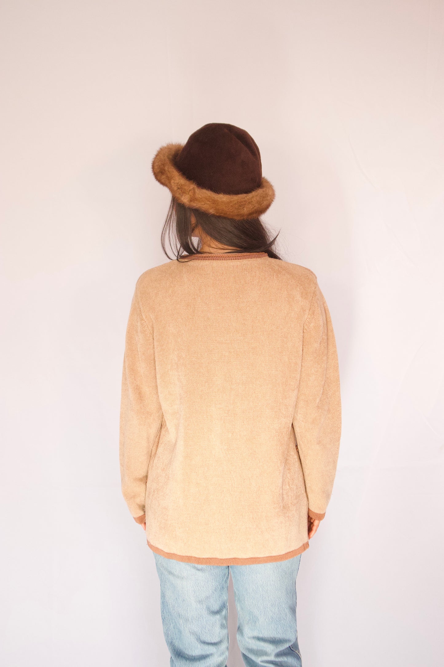 CHANDAIL BEIGE AVEC COQUILLAGES