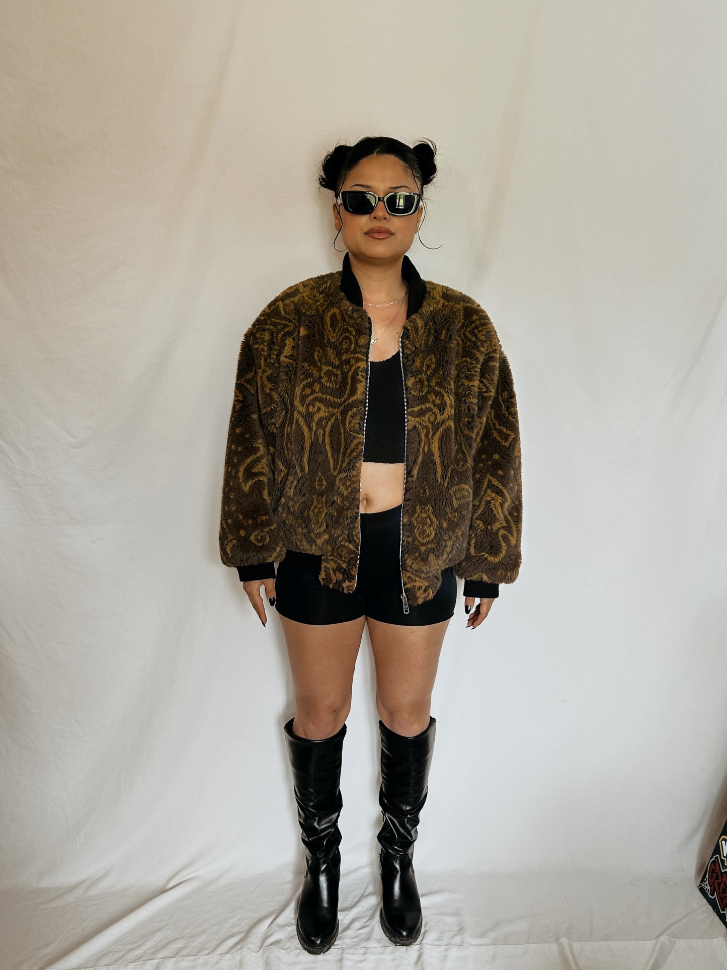 MANTEAU DE FOURRURE À MOTIFS