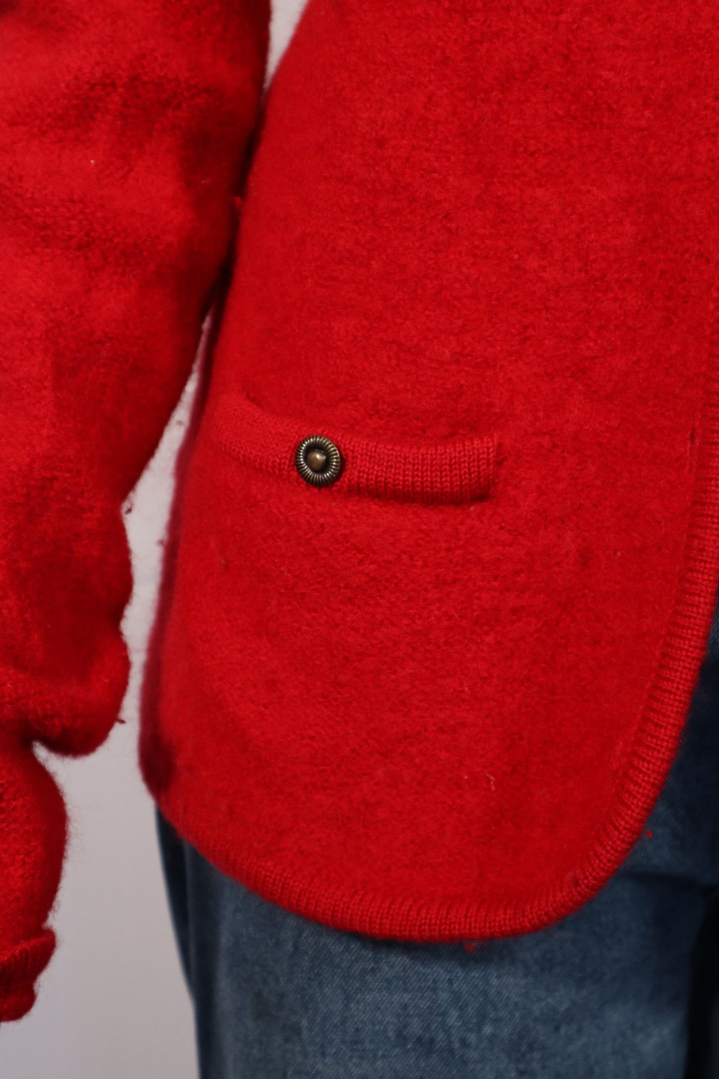 VESTE EN TRICOT DE LAINE ROUGE