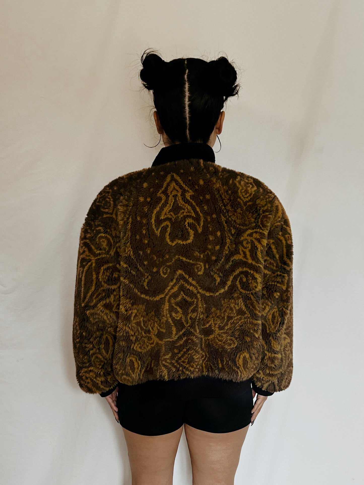 MANTEAU DE FOURRURE À MOTIFS