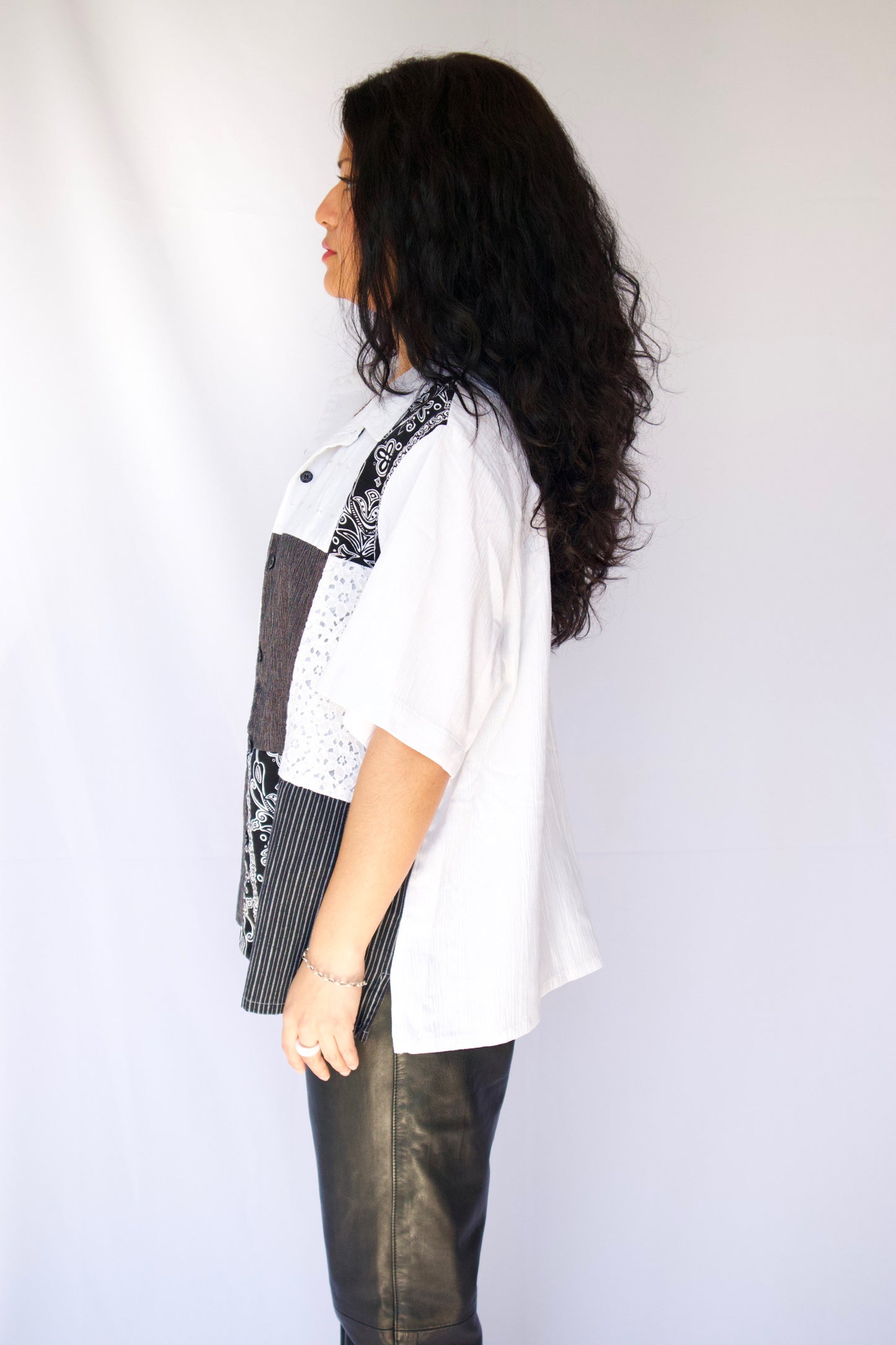 CHEMISE À MANCHES COURTES ET PATCHWORK BLANC ET NOIR