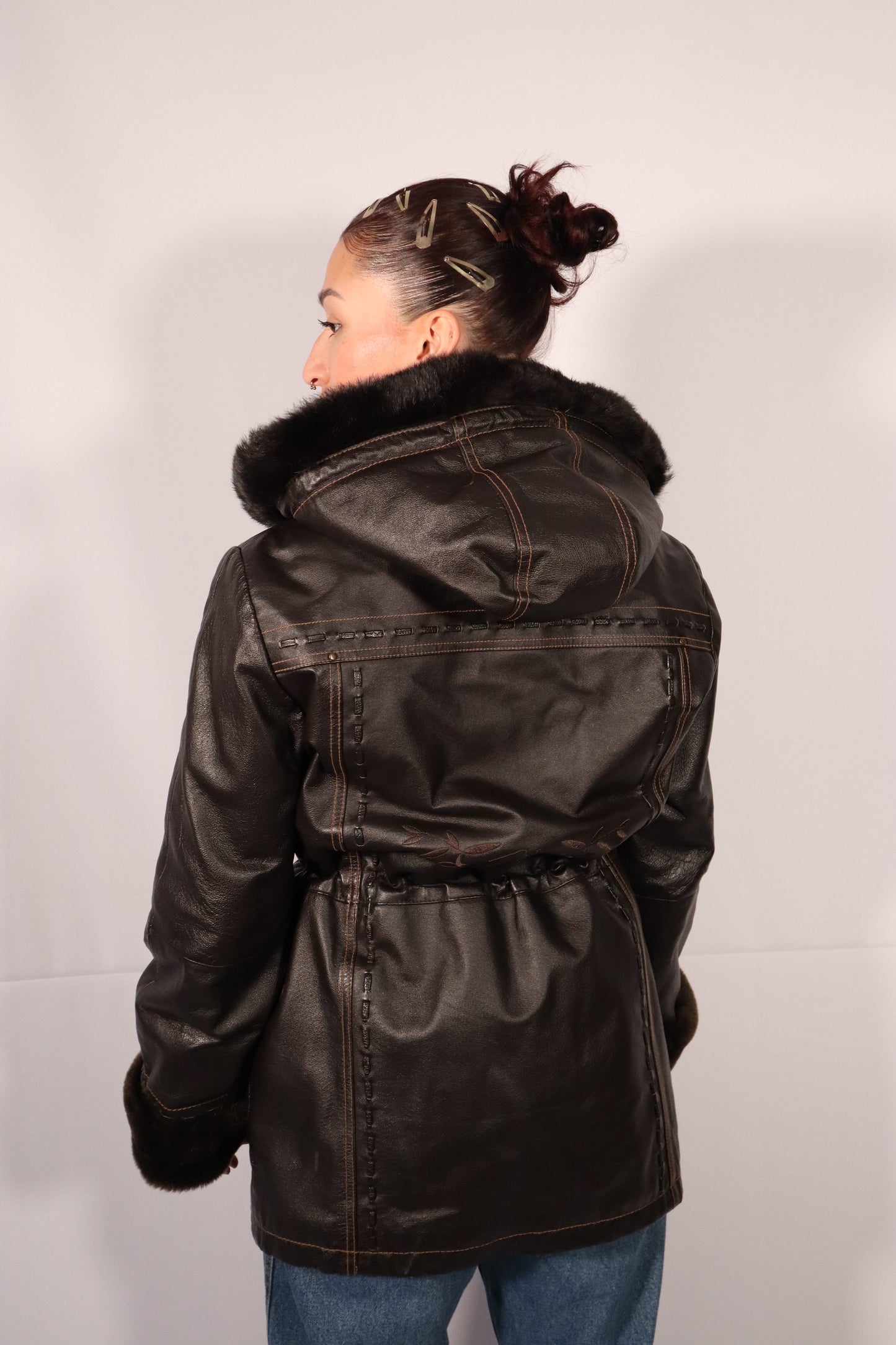MANTEAU CUIR ET CAPUCHON