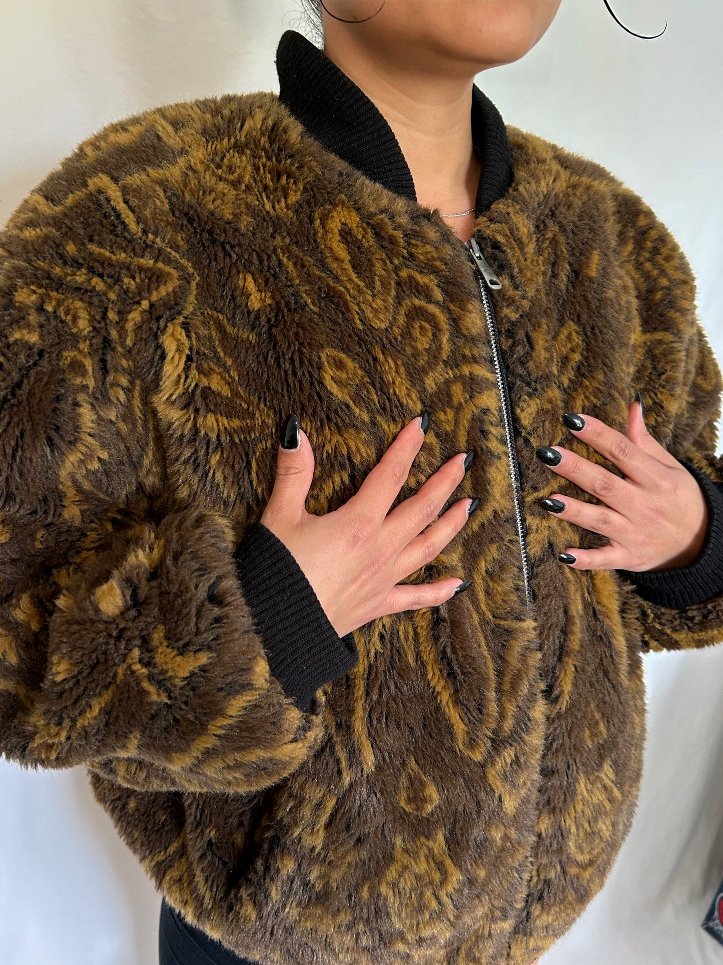 MANTEAU DE FOURRURE À MOTIFS