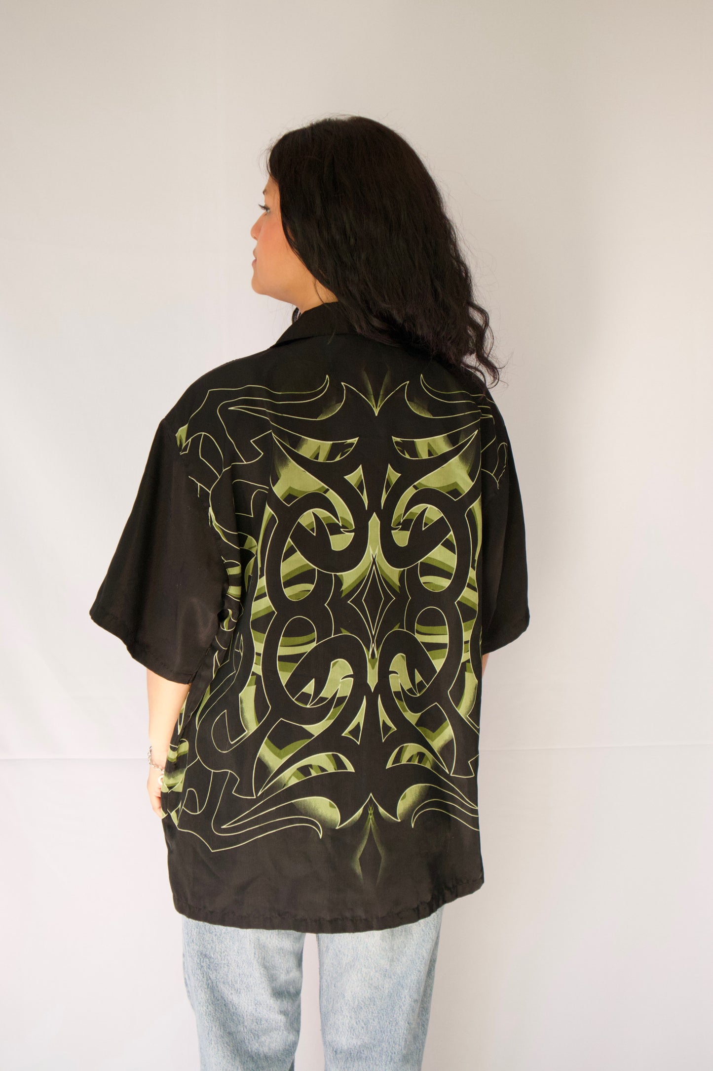 CHEMISE À MANCHES COURTES NOIR ET VERT