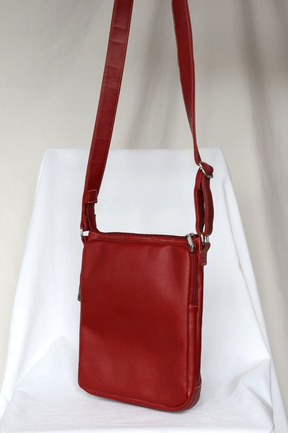 Sacoche rouge en cuir