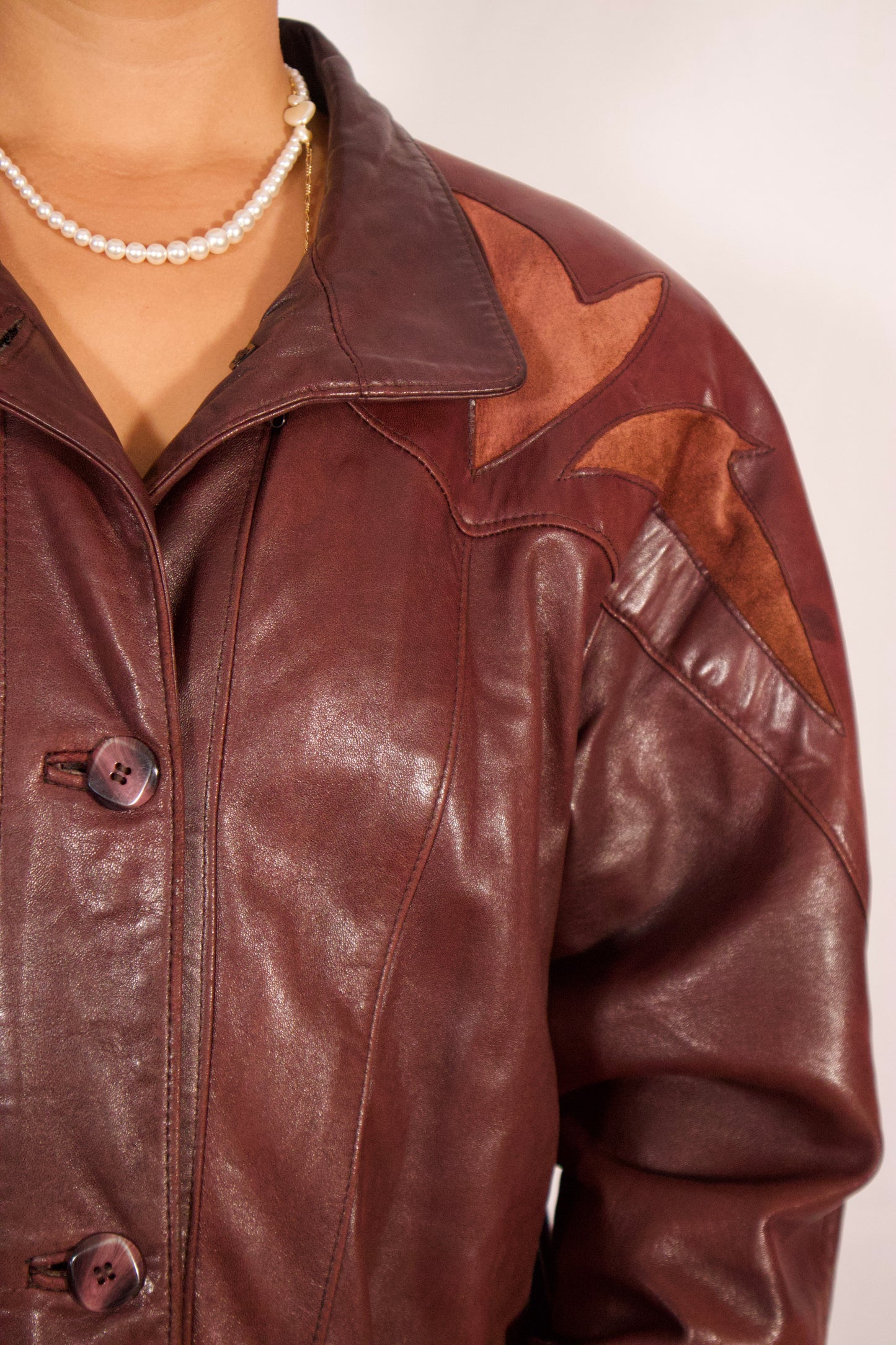 MANTEAU EN CUIR BRUN DÉTAILS EN SUÈDE