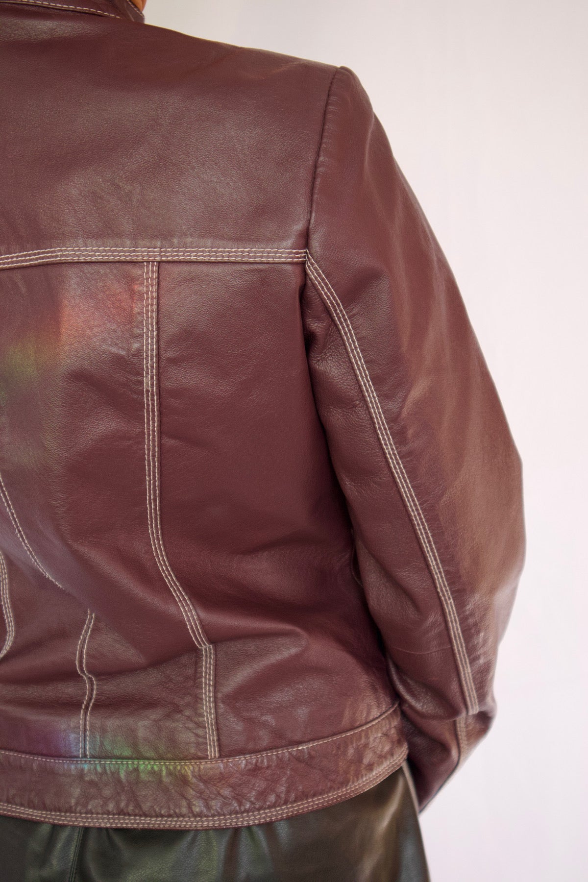 MANTEAU DE CUIR MAUVE