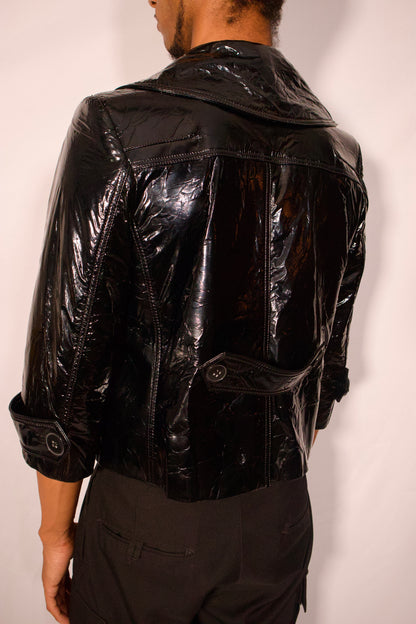 MANTEAU NOIR COURT ET TEXTURÉ