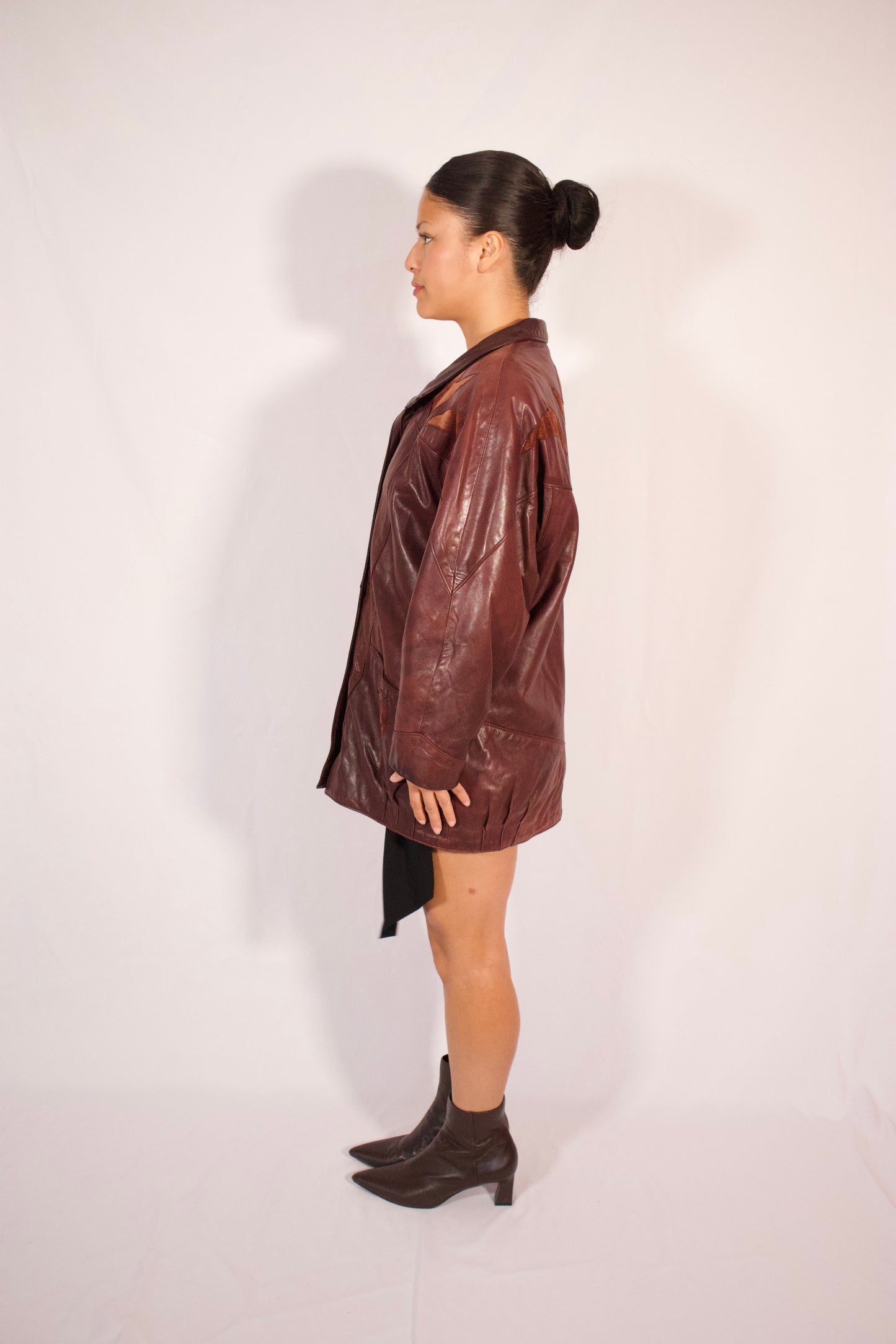 MANTEAU EN CUIR BRUN DÉTAILS EN SUÈDE