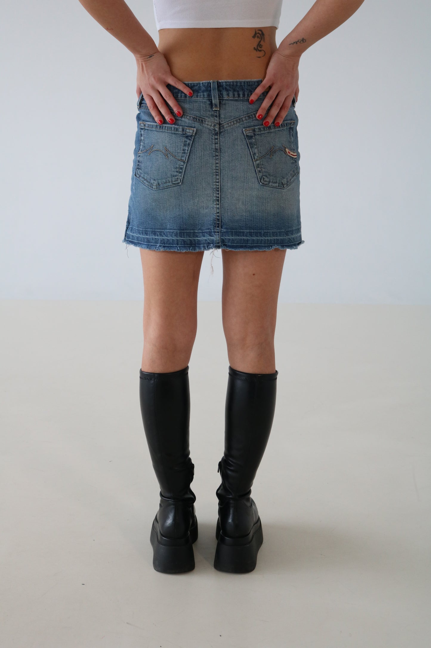 MINI JUPE EN JEANS