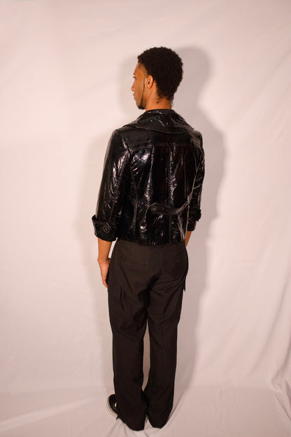 MANTEAU NOIR COURT ET TEXTURÉ