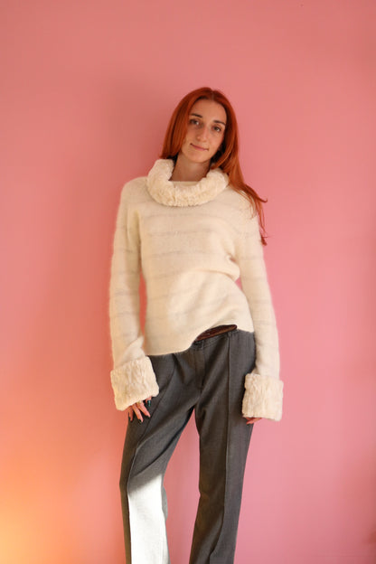 CHANDAIL DE LAINE BLANC CRÈME AVEC POIGNETS DE FOURRURE