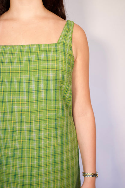 ROBE VERTE À CARREAUX