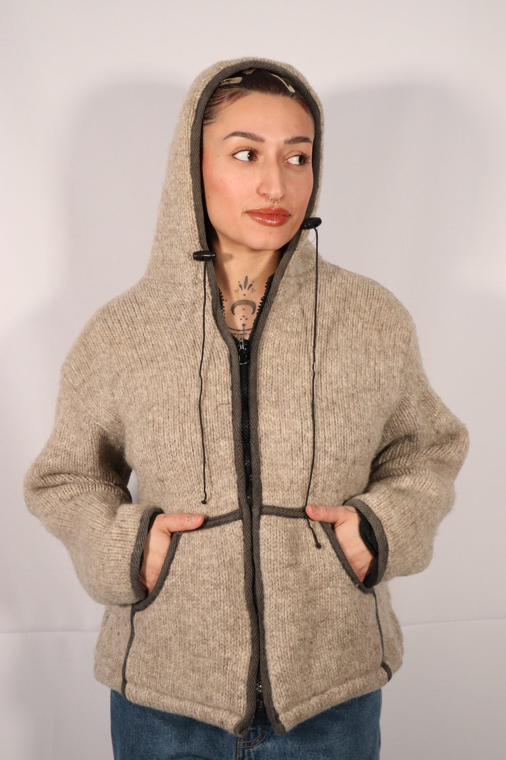VESTE EN TRICOT DE LAINE GREIGE