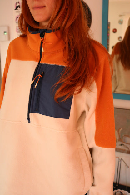 CHANDAIL EN MOLLETON BLANC CRÈME ET ORANGE