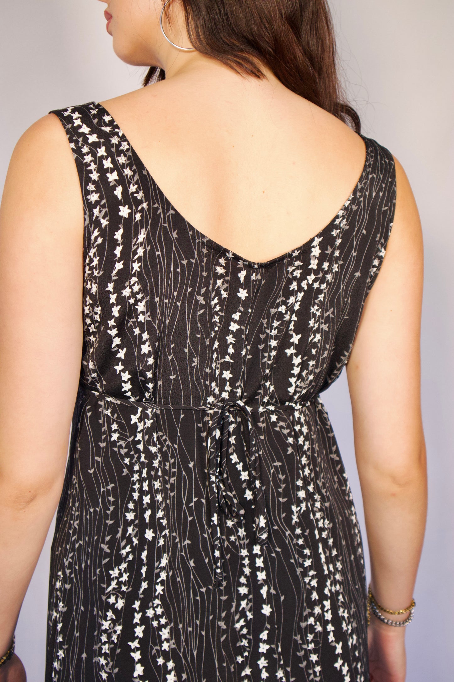 ROBE SANS MANCHES FLEURI