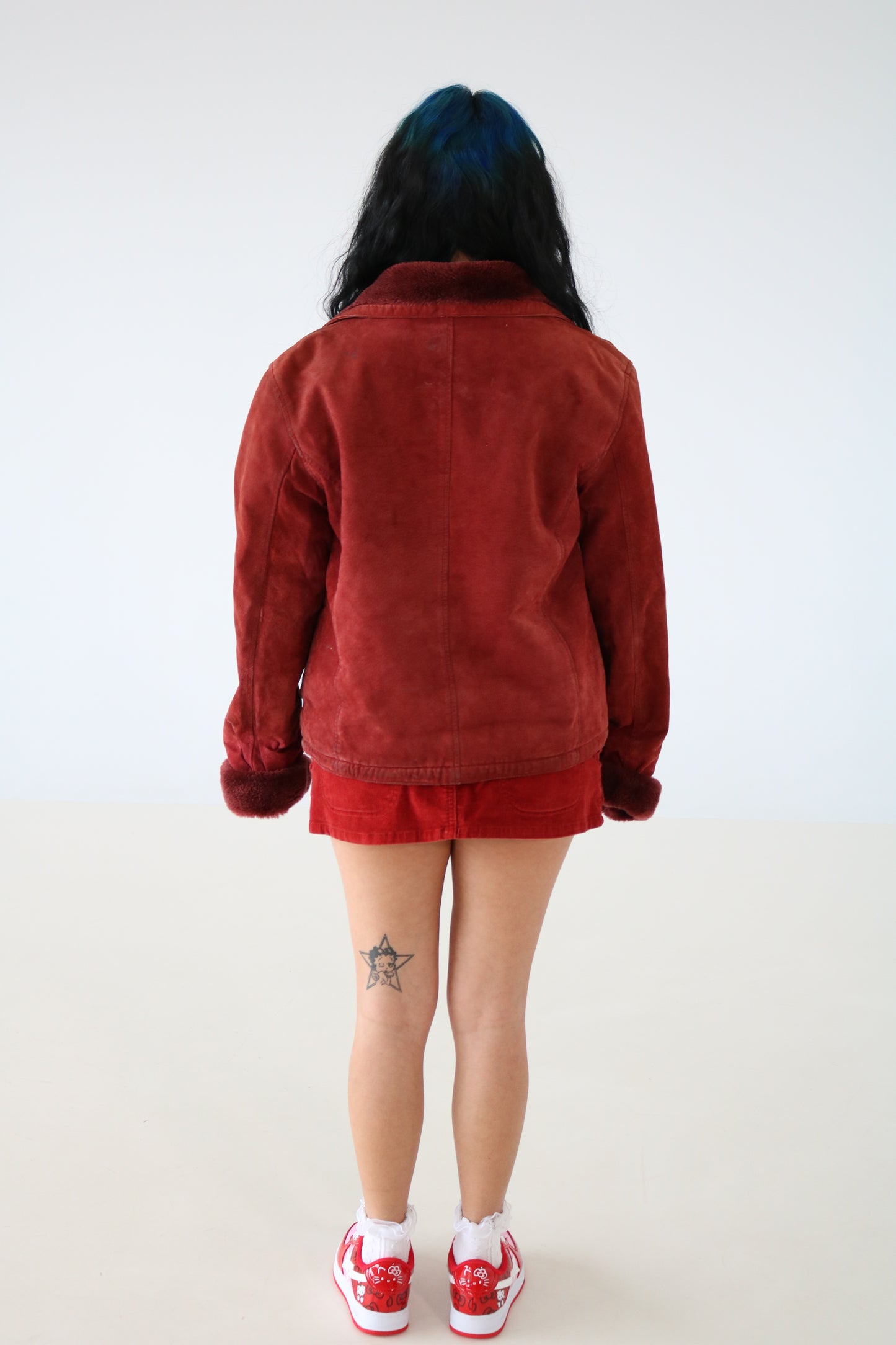 MANTEAU ROUGE COLLET DE FOURRURE