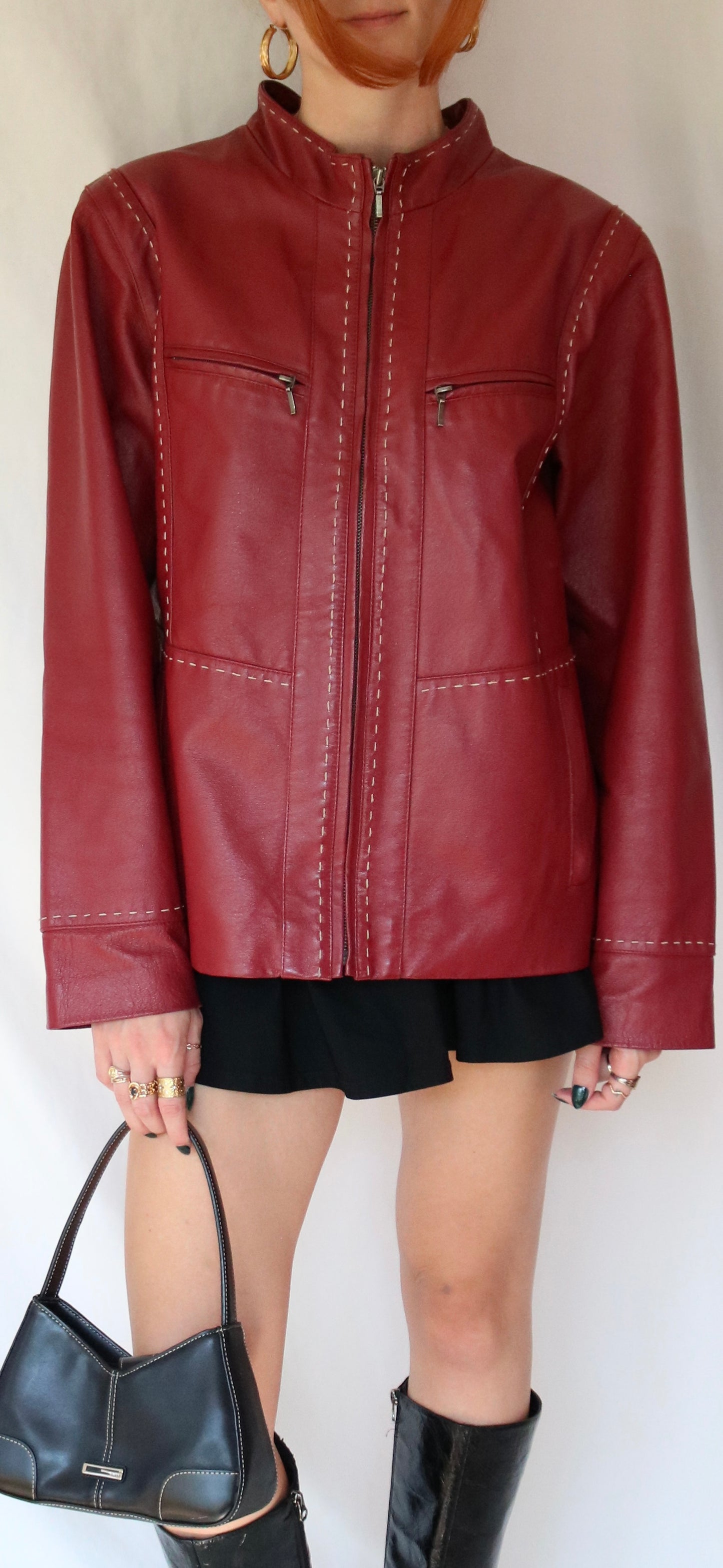 MANTEAU DE CUIR ROUGE