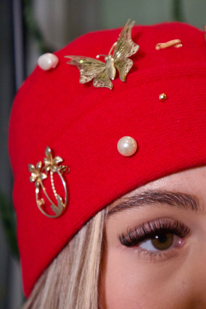 BERET ROUGE AVEC BIJOUX D'OR JAUNE