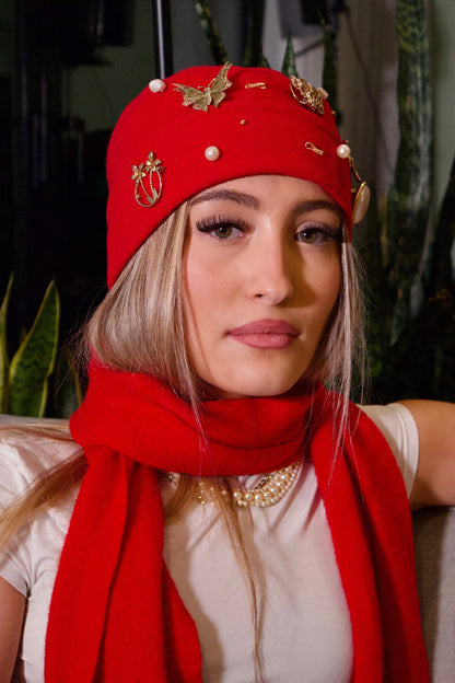 BERET ROUGE AVEC BIJOUX D'OR JAUNE
