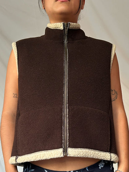 VESTE SANS MANCHES BRUNE ET BEIGE