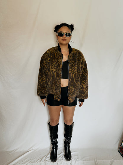 MANTEAU DE FOURRURE À MOTIFS