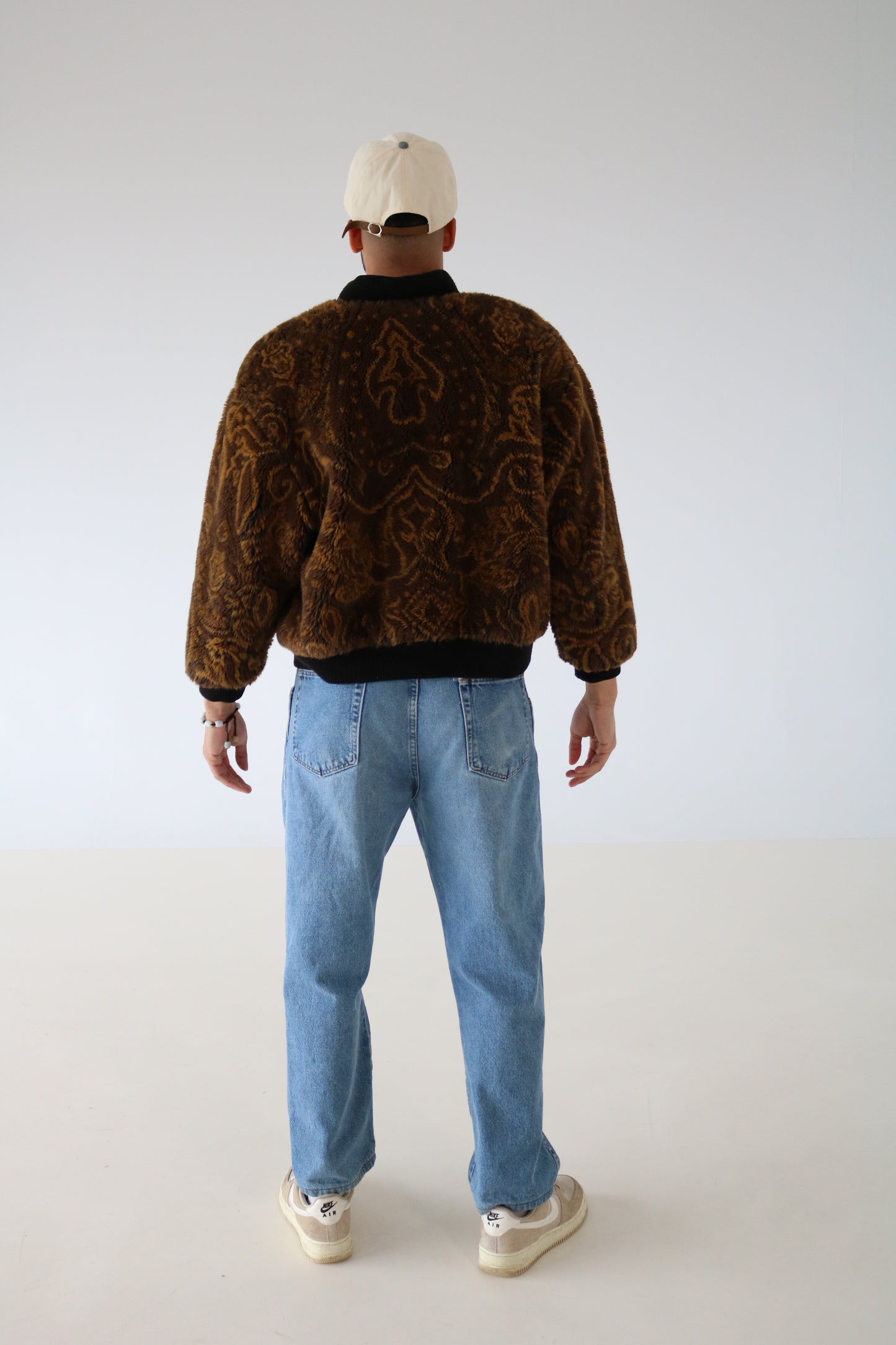 MANTEAU DE FOURRURE À MOTIFS