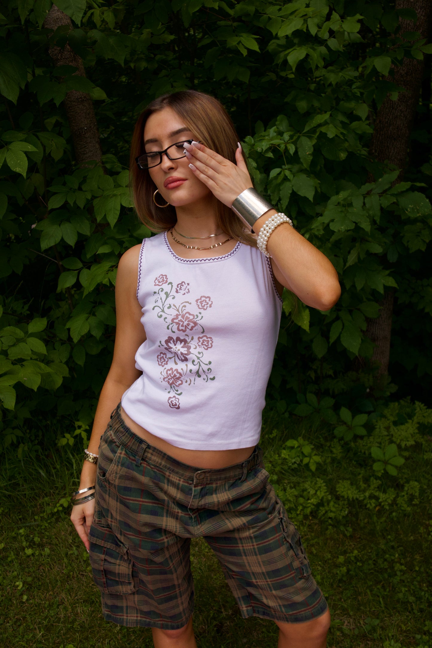 DÉBARDEUR BLANC AVEC MOTIFS DE FLEUR