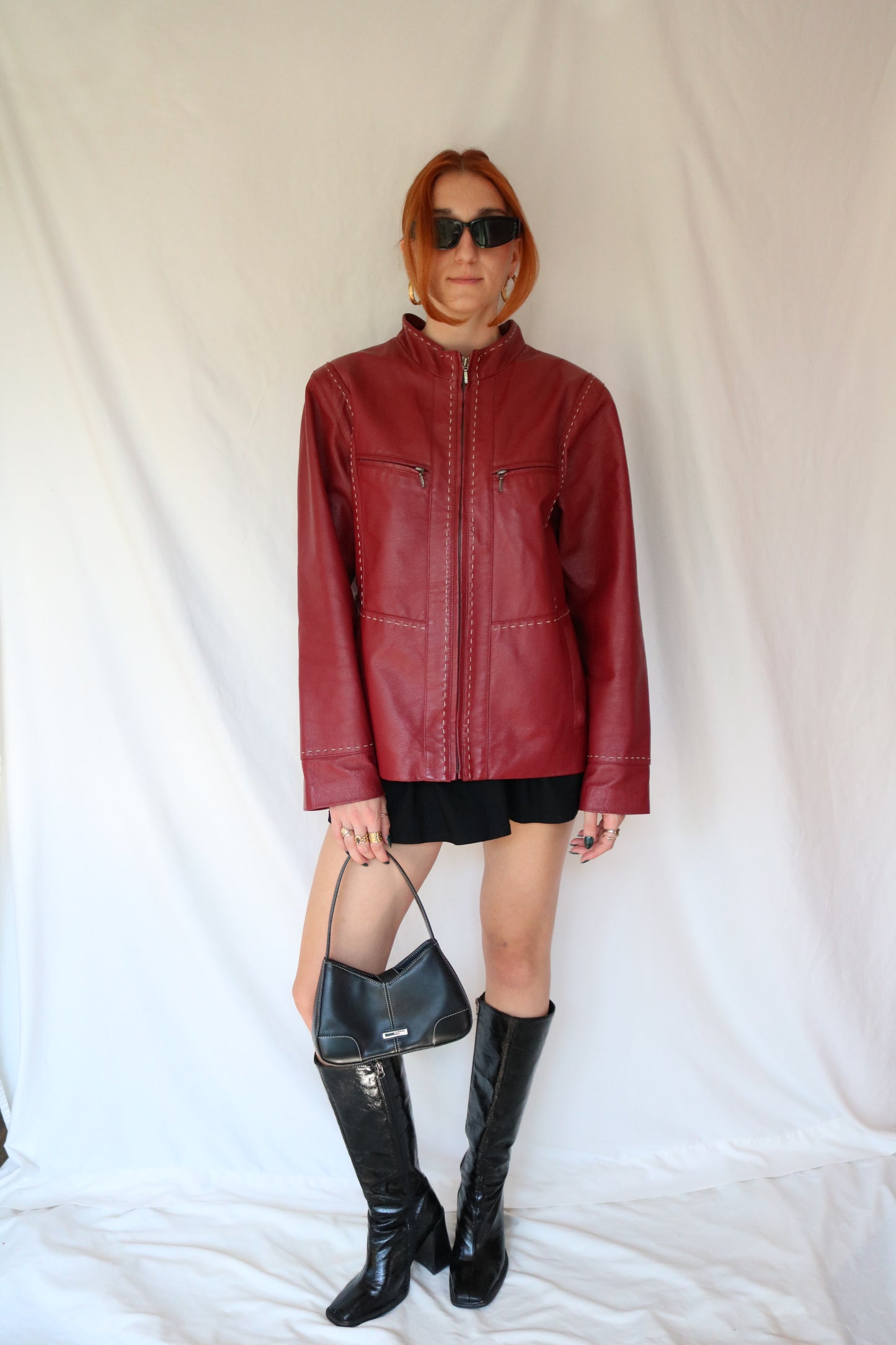 MANTEAU DE CUIR ROUGE