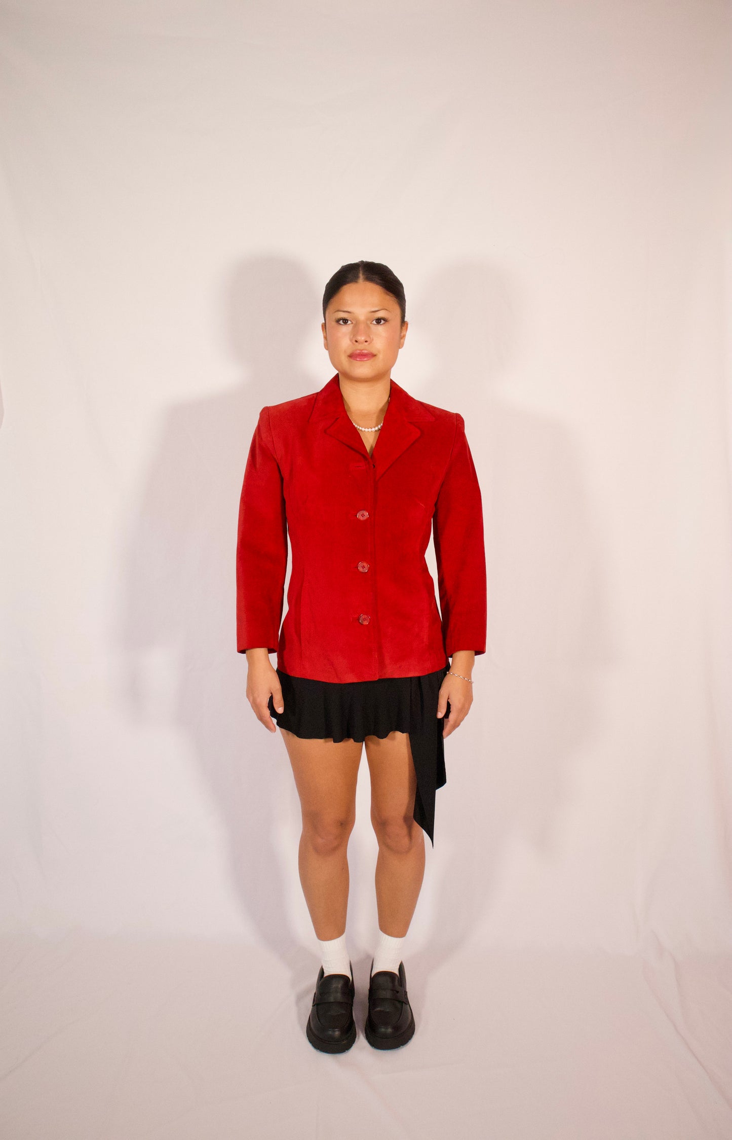 Blazer rouge vintage en suède porté en entier coupe ajustée
