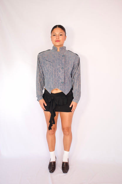 Blazer vintage bleu et violet porté en entier style rétro
