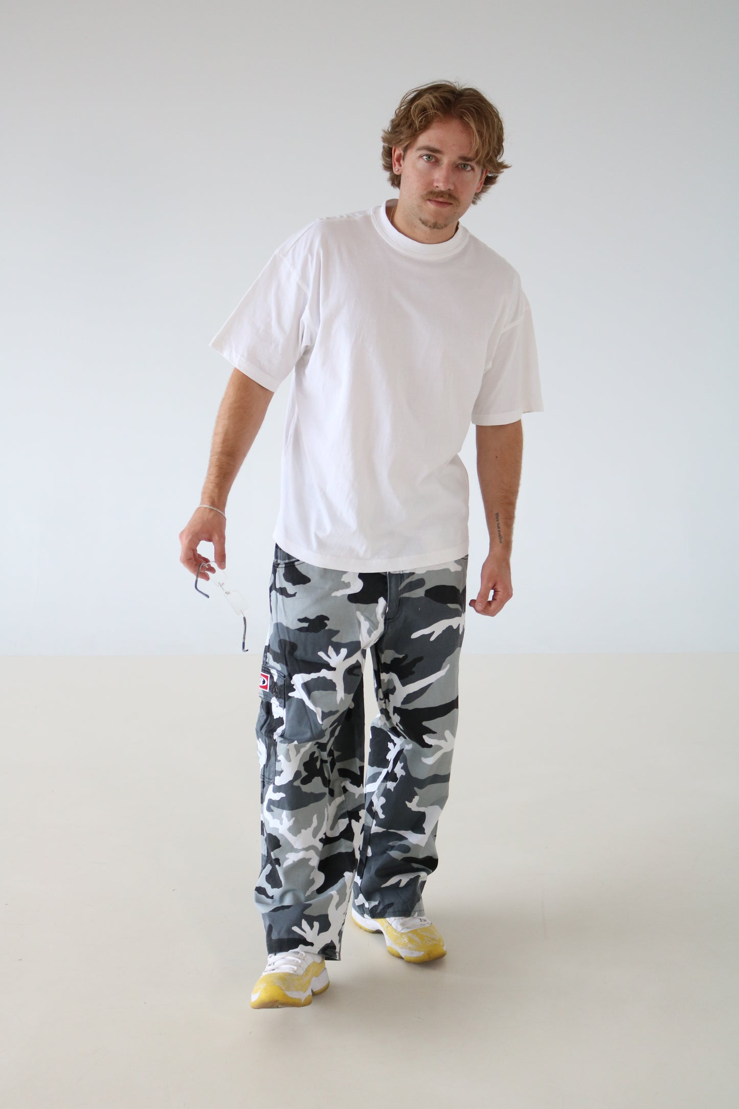 PANTALONS CARGO ARMÉ NOIR ET BLANC
