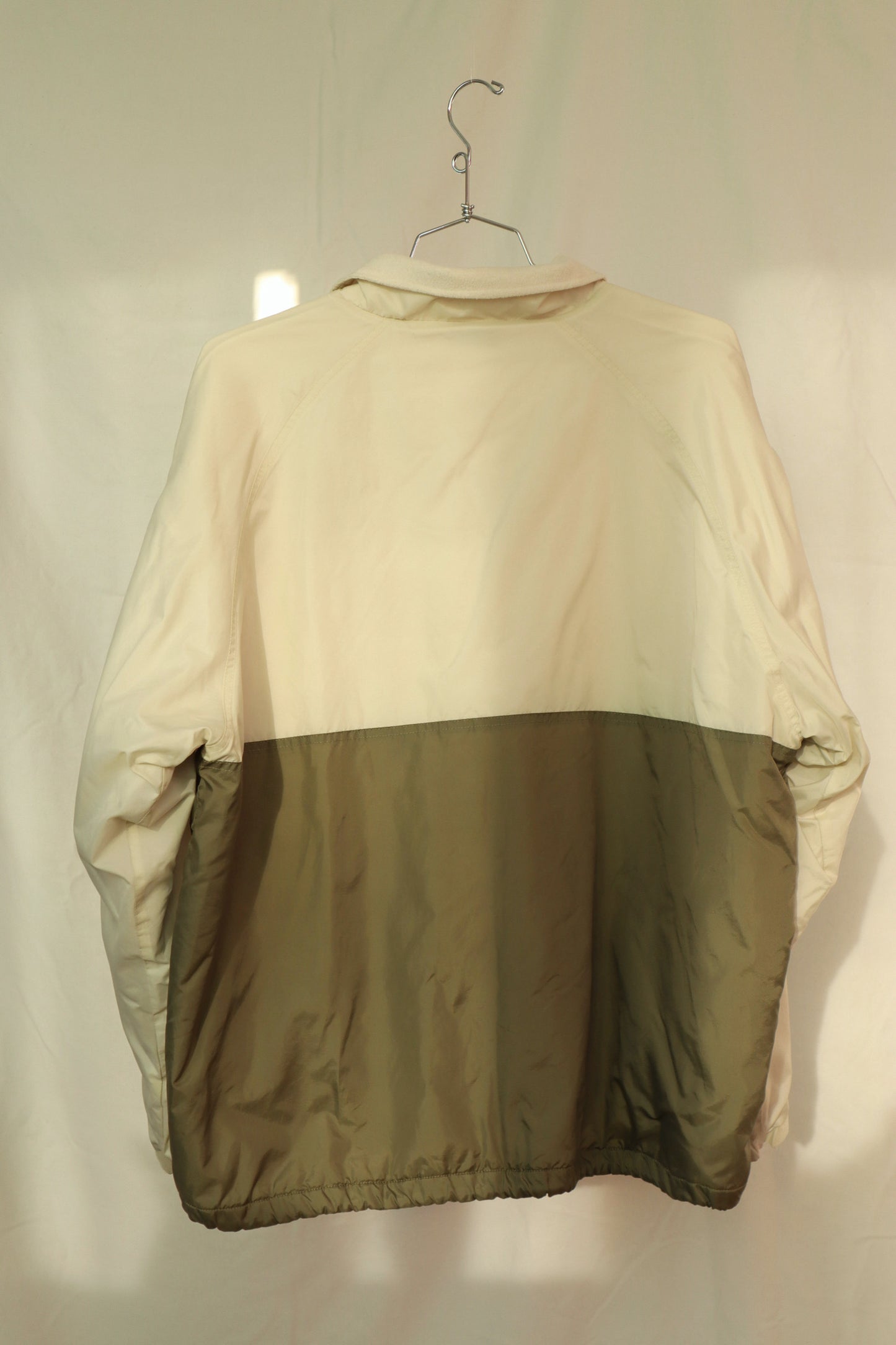 COUPE VENT CRÈME ET VERT KAKI
