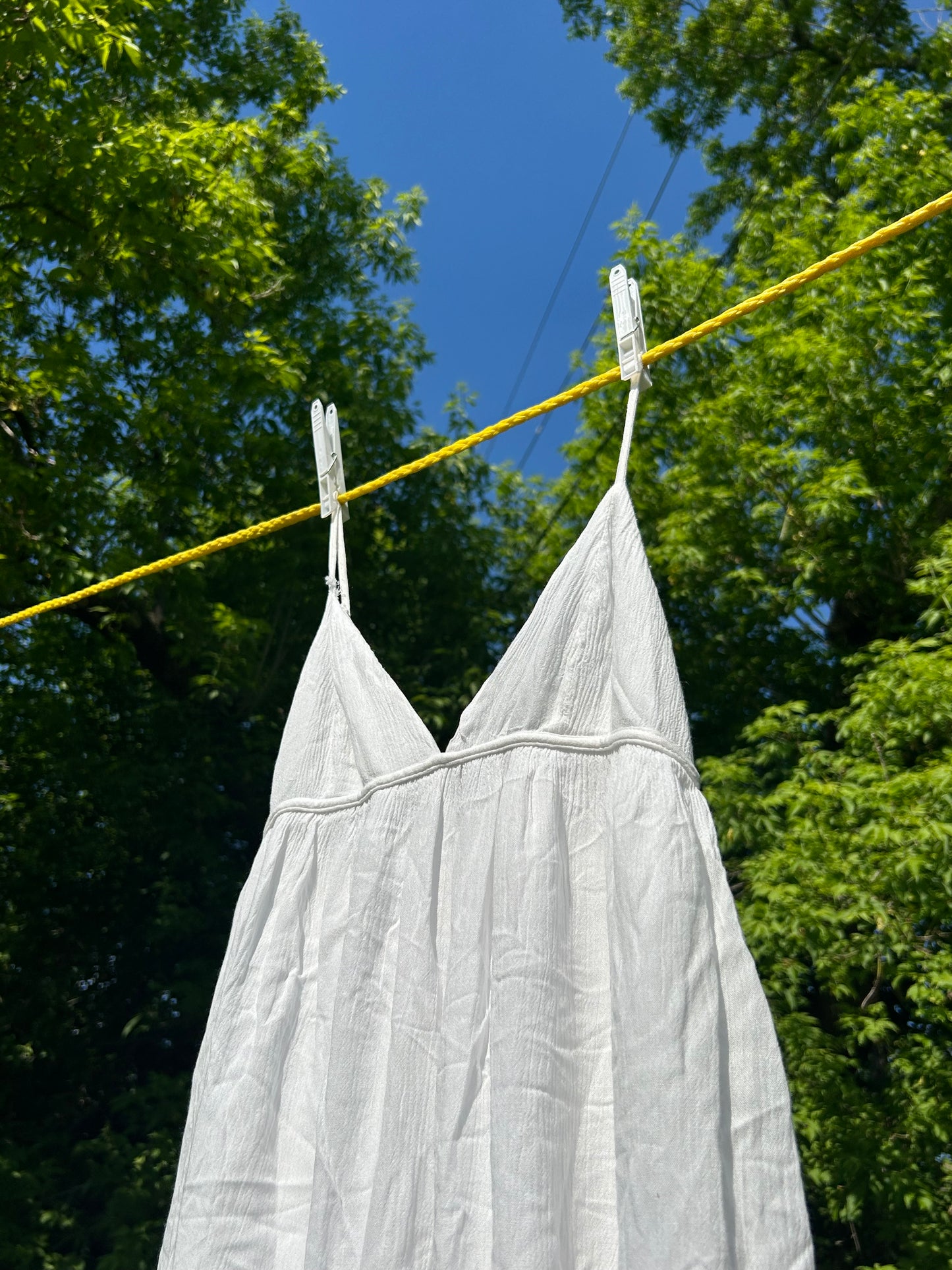 LA PETITE ROBE BLANCHE