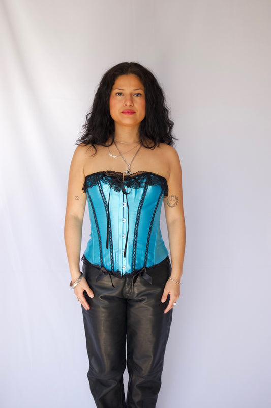 CORSET SATINÉ BLEU POUDRE À DENTELLE NOIR