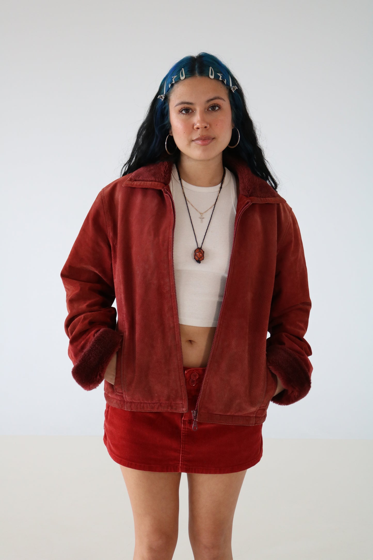 MANTEAU ROUGE COLLET DE FOURRURE