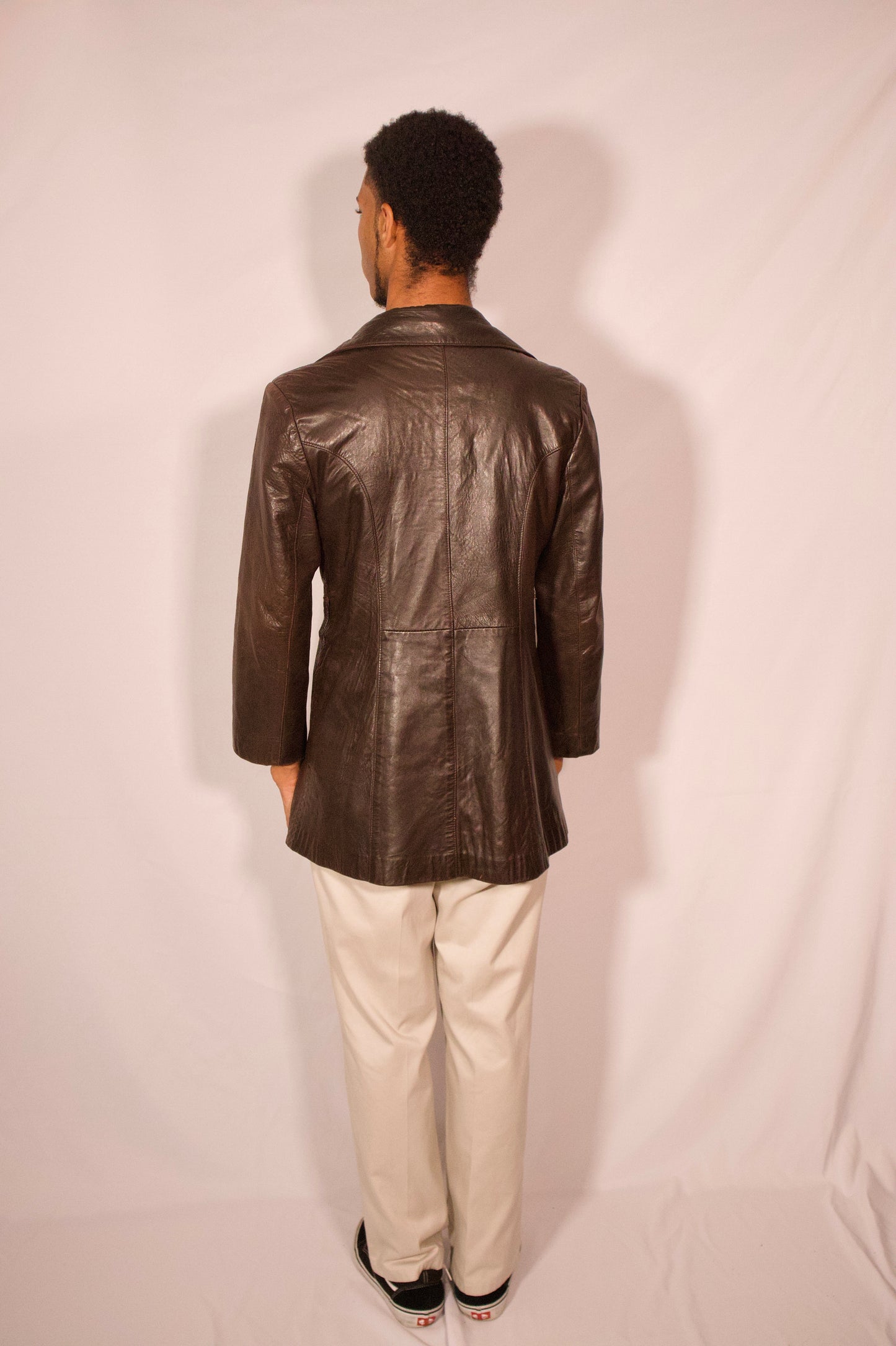 MANTEAU DE CUIR DE STYLE INSPECTEUR