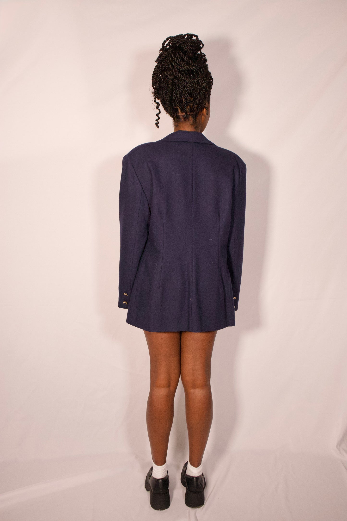 VESTON BLEU MARIN ET DÉTAILS OR