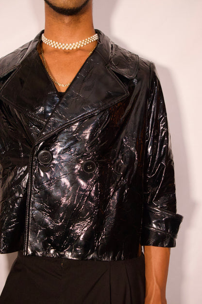 MANTEAU NOIR COURT ET TEXTURÉ