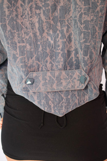 Gros plan motif blazer vintage bleu et violet De dos
