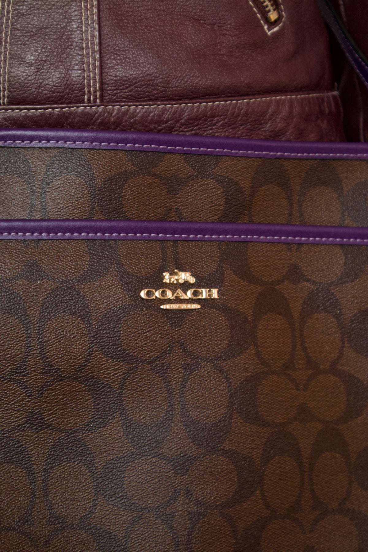 Sac Coach vintage brun motif signature avec logo et finitions dorées