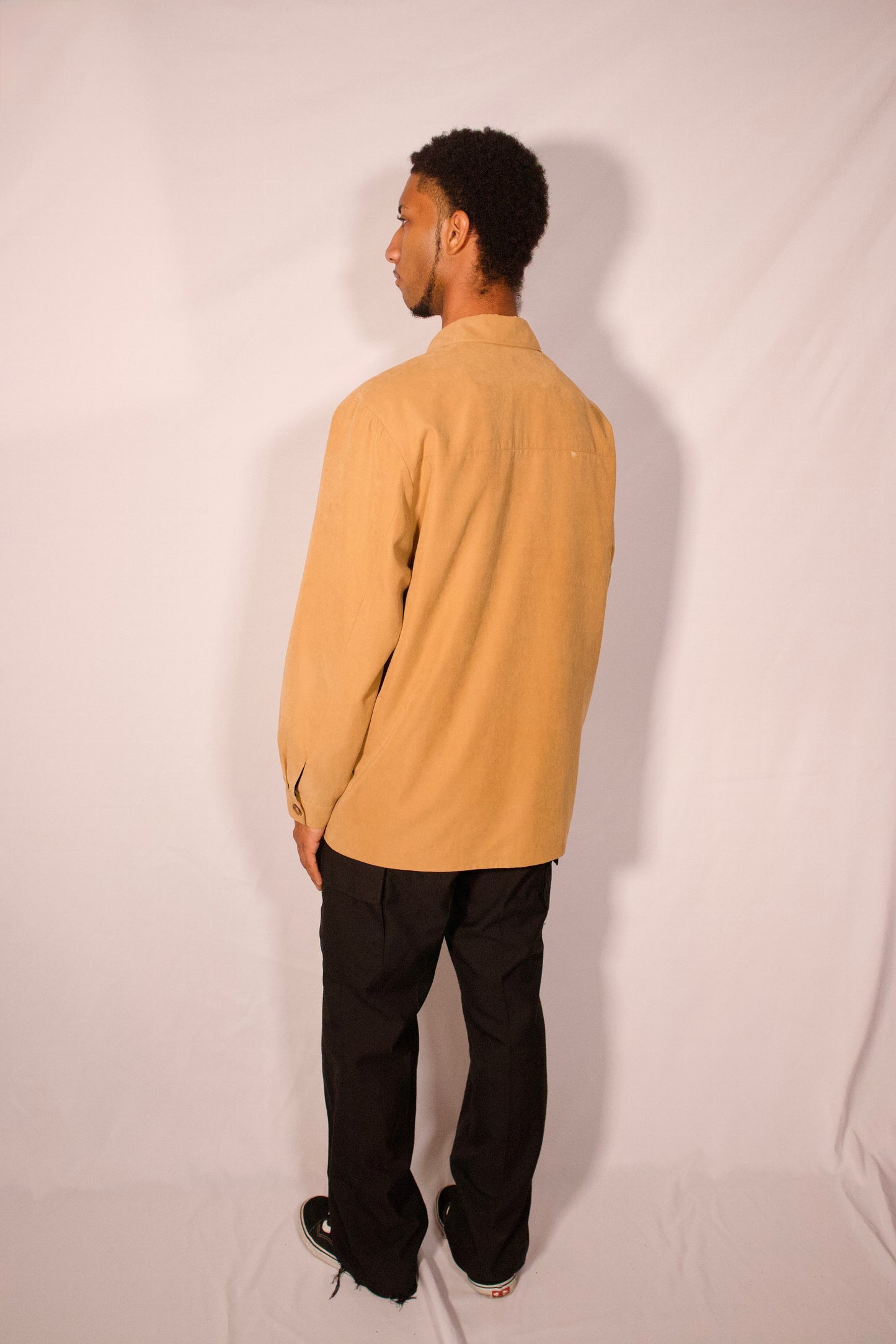 Vue de dos manteau beige longueur mi-cuisse à longue
